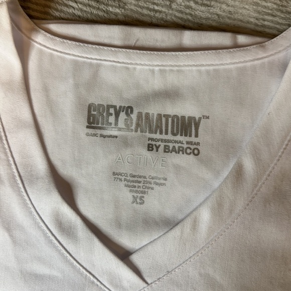 Greys Anatomy by Barco Women’s White V-Neck Scrub Top Size X Small - Picture 9 of 14
